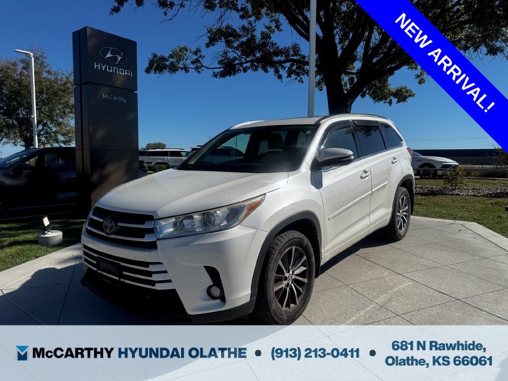 Used 2017 Toyota Highlander XLE w/ Protection Package #3 AWD/4WD image 1