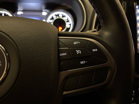 Used 2019 Jeep Cherokee Limited FWD image 19