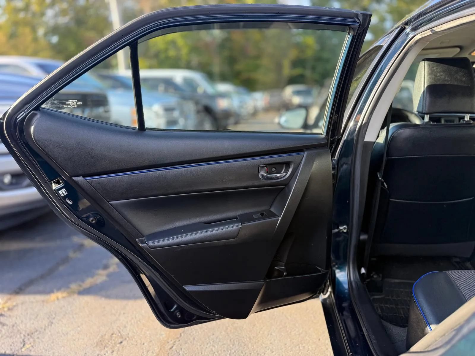 Used 2019 Toyota Corolla SE w/ Carpet Mat Package (TMS) FWD image 19