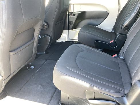 Used 2023 Chrysler Voyager LX FWD image 17