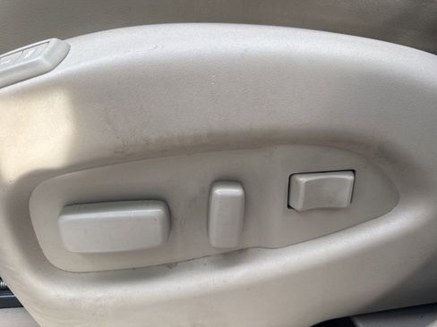 Used 2013 Cadillac SRX Luxury image 16