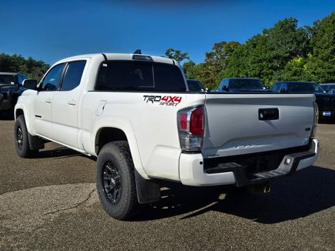 Used 2021 Toyota Tacoma TRD Sport w/ TRD Premium Sport Package AWD/4WD image 3