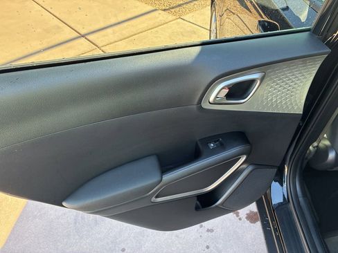 Certified 2025 Kia Soul LX FWD image 15