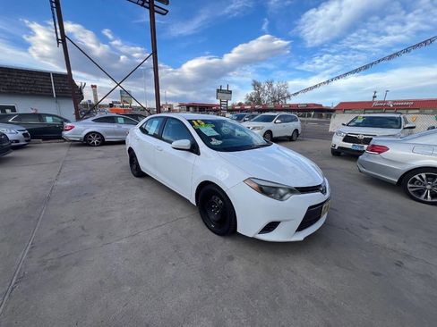 Used 2015 Toyota Corolla LE FWD image 1