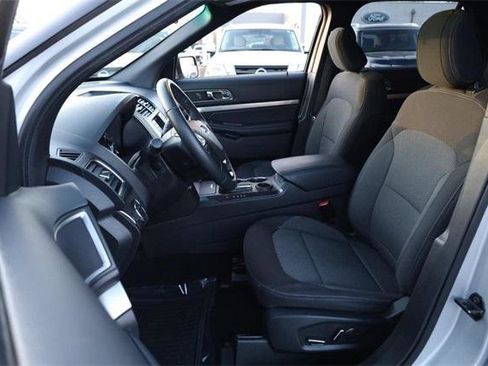 Used 2018 Ford Explorer XLT image 10