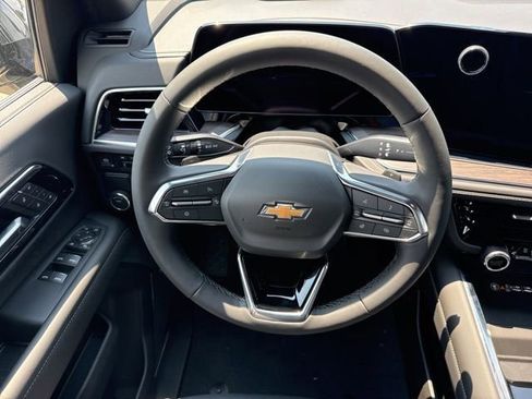 New 2025 Chevrolet Suburban Premier image 23