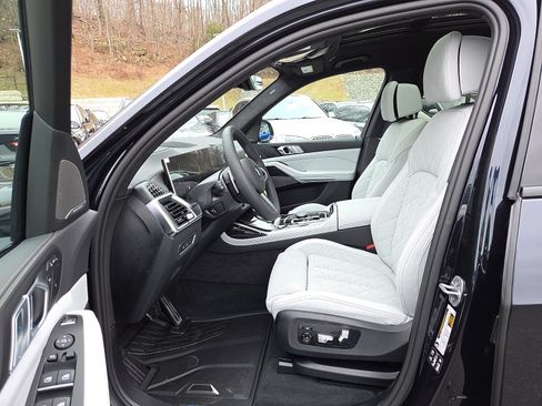 New 2026 BMW X7 xDrive40i w/ M Sport Package AWD/4WD image 9