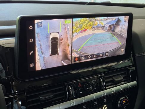 New 2026 Nissan Pathfinder Platinum image 17