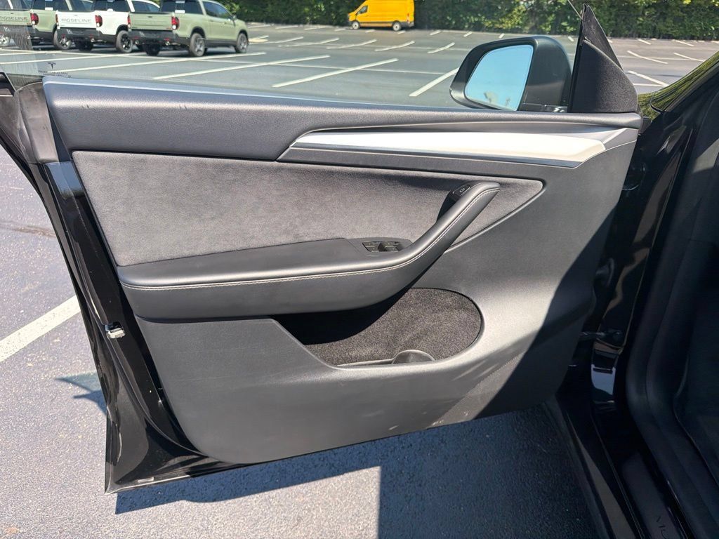 Used 2023 Tesla Model Y Performance AWD/4WD image 17