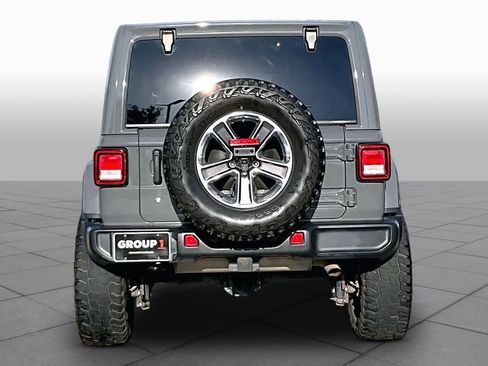Used 2018 Jeep Wrangler Unlimited Sahara AWD/4WD image 5