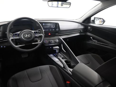Used 2026 Hyundai Elantra SE FWD image 16