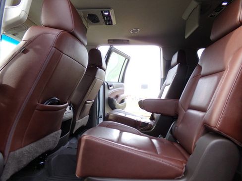 Used 2019 Chevrolet Suburban Premier image 22