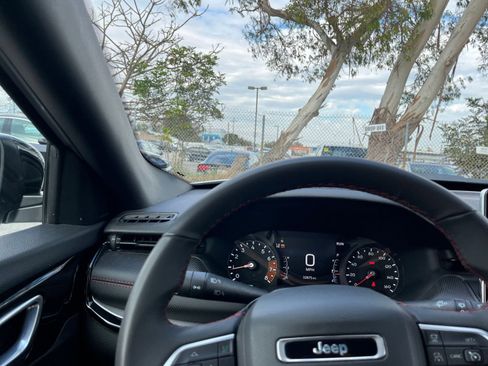 Used 2025 Jeep Compass Trailhawk w/ Trailer Tow Group image 34