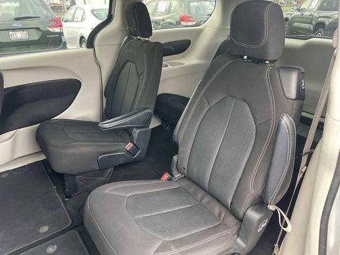 Used 2022 Chrysler Voyager LX image 23