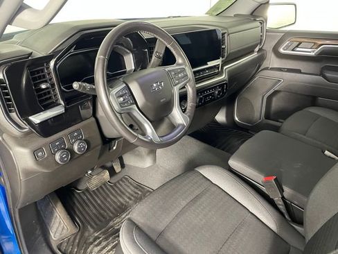 Used 2022 Chevrolet Silverado 1500 RST AWD/4WD image 3