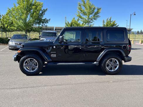 Used 2018 Jeep Wrangler Unlimited Sahara w/ LED Lighting Group AWD/4WD image 2