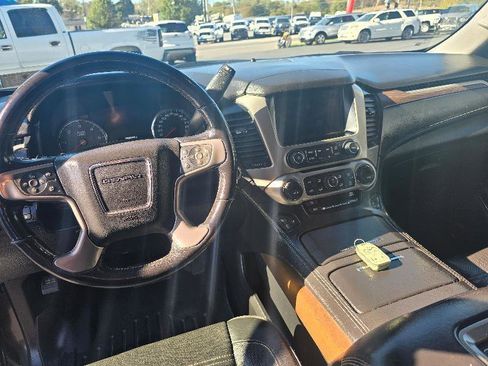 Used 2019 GMC Yukon XL Denali w/ Denali Ultimate Package image 9