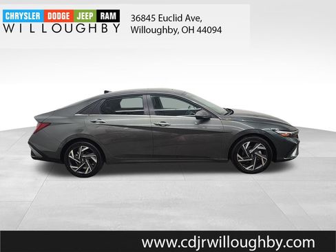 Used 2025 Hyundai Elantra SEL FWD image 4