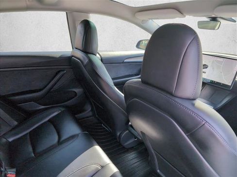 Used 2022 Tesla Model 3 Long Range image 17