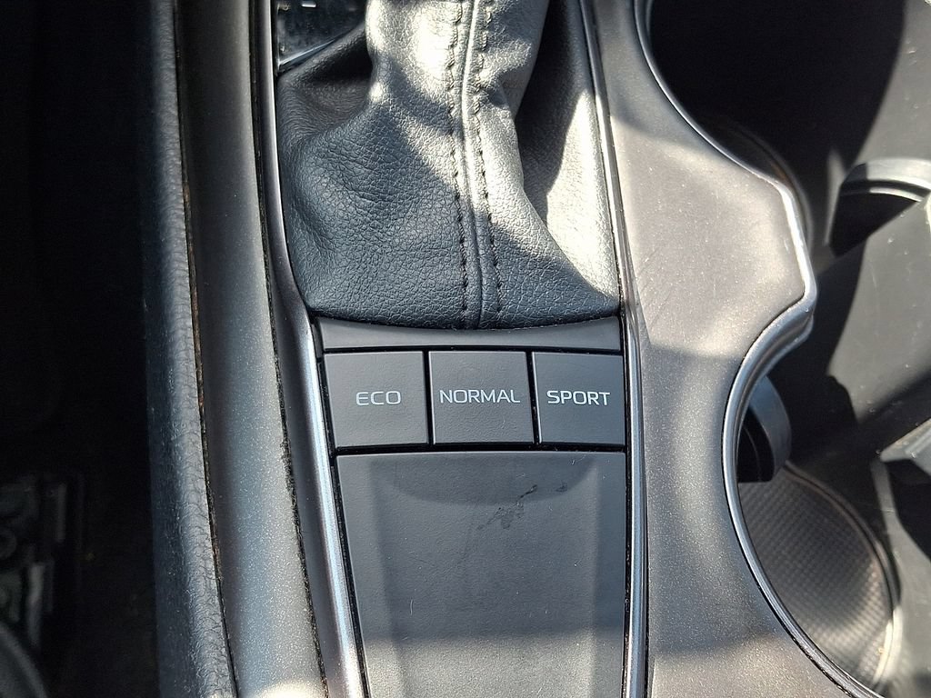 Used 2022 Toyota Camry SE FWD image 23