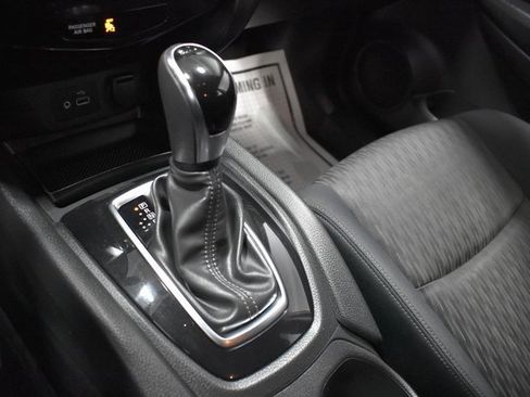 Used 2020 Nissan Rogue S image 19