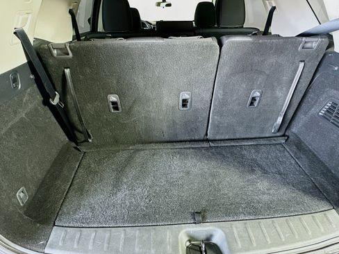 Used 2025 Nissan Pathfinder SV image 29