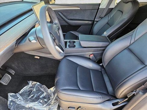 Used 2024 Tesla Model Y Long Range image 17