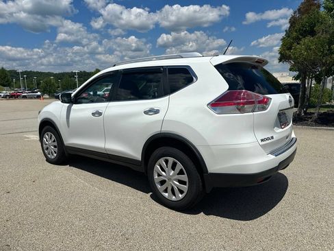 Used 2016 Nissan Rogue S w/ Appearance Package AWD/4WD image 4
