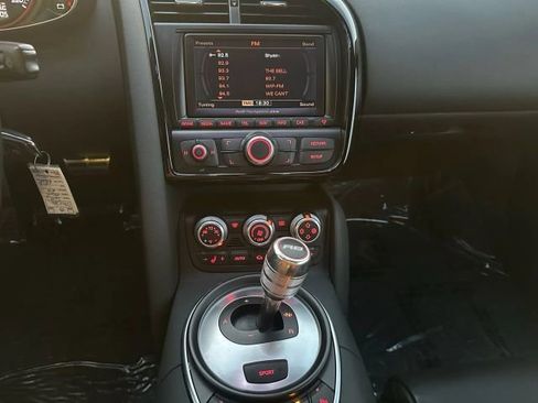 Used 2011 Audi R8 V10 image 25