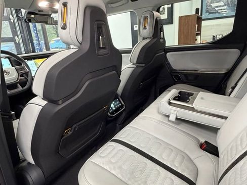 Used 2022 Rivian R1T Adventure AWD/4WD image 24