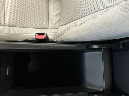 Used 2025 Toyota Camry XLE image 25