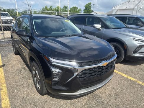 Used 2025 Chevrolet Trax LT w/ Driver Confidence Package FWD image 24