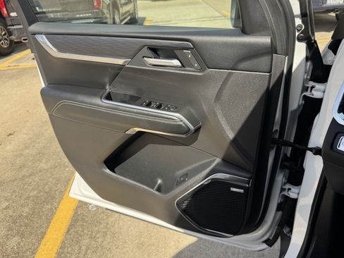 Used 2025 GMC Acadia Elevation image 26