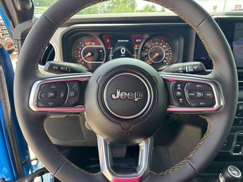 Used 2024 Jeep Wrangler Unlimited Sahara AWD/4WD image 27