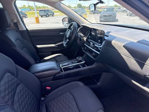 Used 2022 Nissan Pathfinder SV FWD image 9