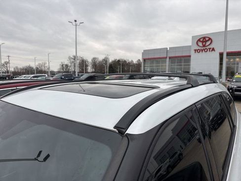 Certified 2022 Toyota Highlander XSE image 3