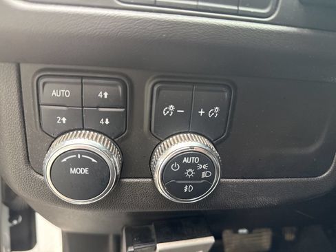 Used 2021 GMC Yukon XL AT4 w/ AT4 Premium Package AWD/4WD image 21