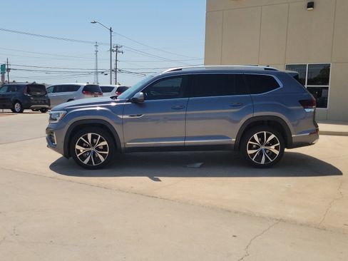Used 2024 Volkswagen Atlas SEL Premium R-Line AWD/4WD image 4