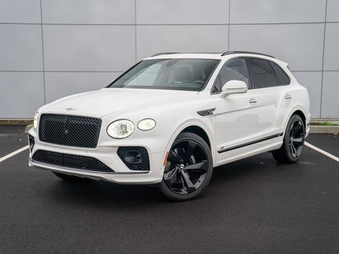 Used 2022 Bentley Bentayga image 1