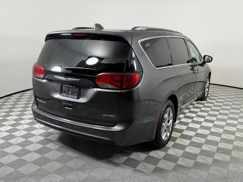 Used 2018 Chrysler Pacifica Limited FWD image 5