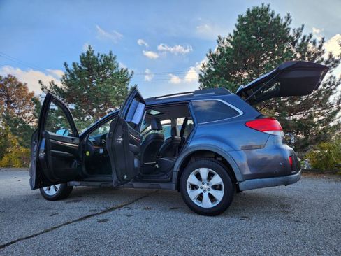 Used 2010 Subaru Outback 2.5i Limited image 20