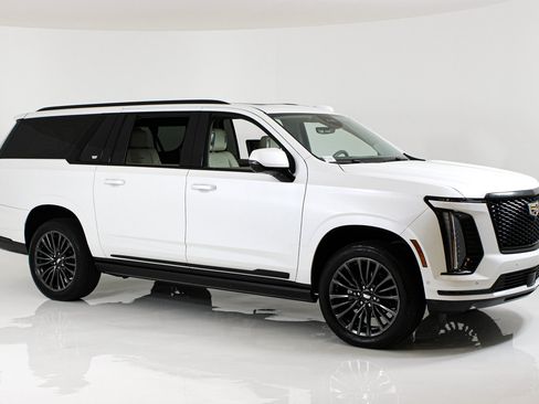 Used 2025 Cadillac Escalade ESV Sport Platinum RWD image 8