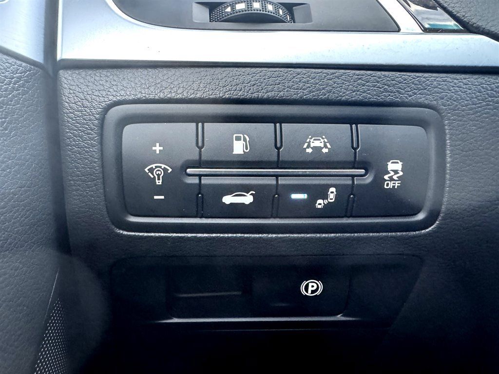 Used 2017 Genesis G80 3.8 RWD image 16