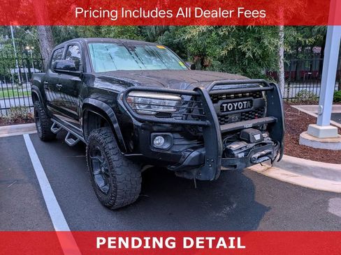 Used 2018 Toyota Tacoma SR5 RWD image 1