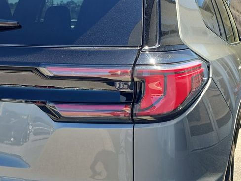 Certified 2025 GMC Acadia Elevation FWD image 8