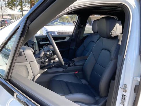 Used 2024 Porsche Cayenne image 26
