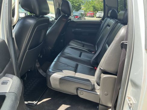 Used 2014 GMC Sierra 2500 SLE w/ SLE Preferred Package AWD/4WD image 18