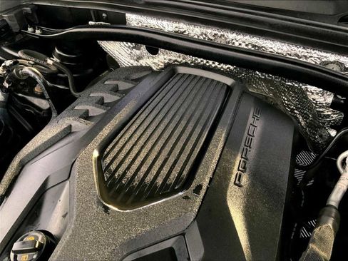 Certified 2023 Porsche Macan image 33