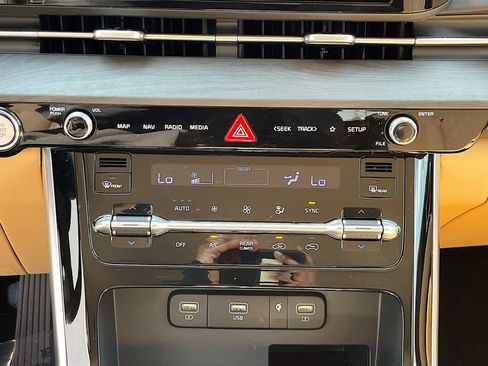 Certified 2024 Kia Carnival EX image 25