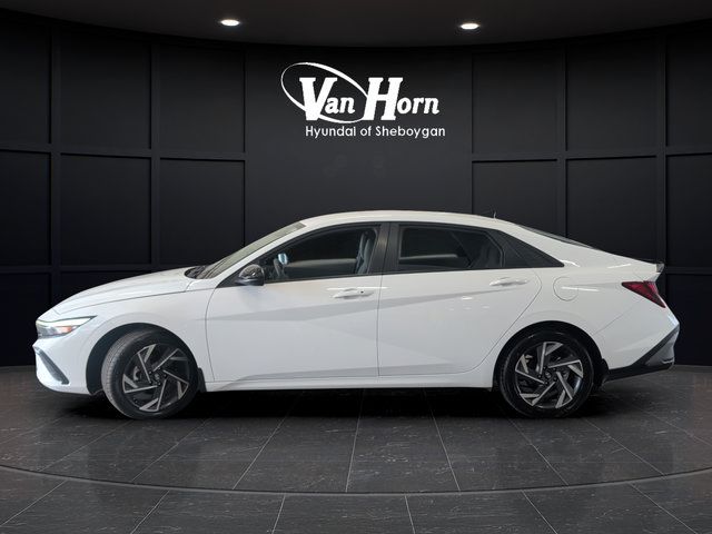 Certified 2025 Hyundai Elantra Sport FWD image 4